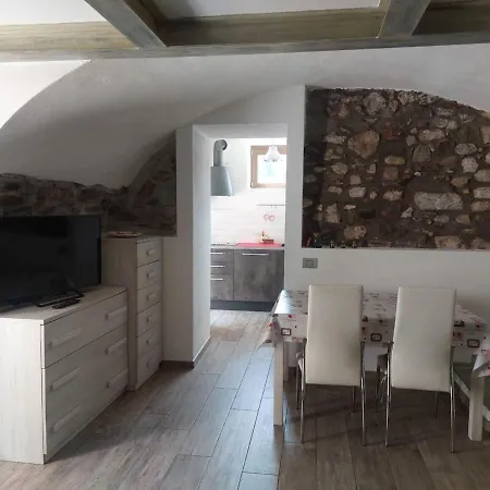 דירה Casa Rosa Nel Borgo Di Linzanico אבאדיה לריאנה