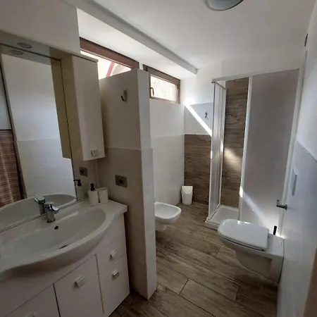 Casa Rosa Nel Borgo Di Linzanico דירה אבאדיה לריאנה