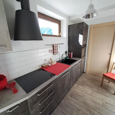 Casa Rosa Nel Borgo Di Linzanico * אבאדיה לריאנה