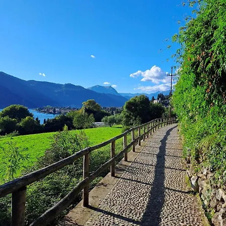 Casa Rosa Nel Borgo Di Linzanico * אבאדיה לריאנה