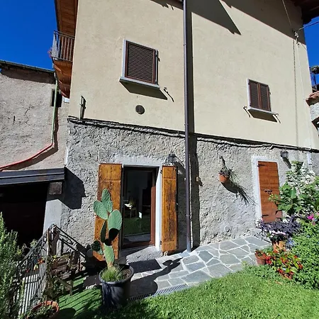 Casa Rosa Nel Borgo Di Linzanico 阿巴迪拉里纳